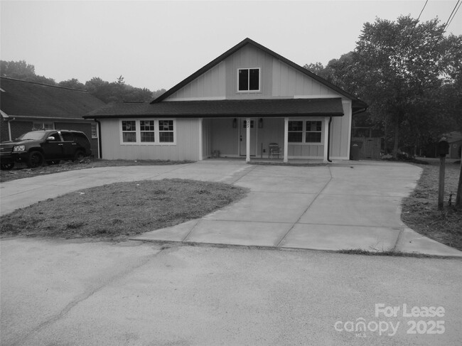 Primary Photo - 723 S Cedar St