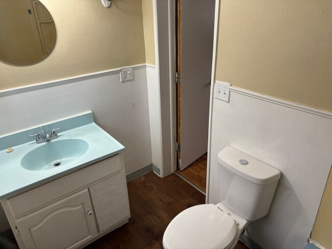 Building Photo - 3 Bedroom House