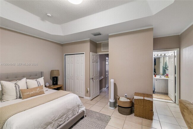 Building Photo - 1420 NE 33rd Ave