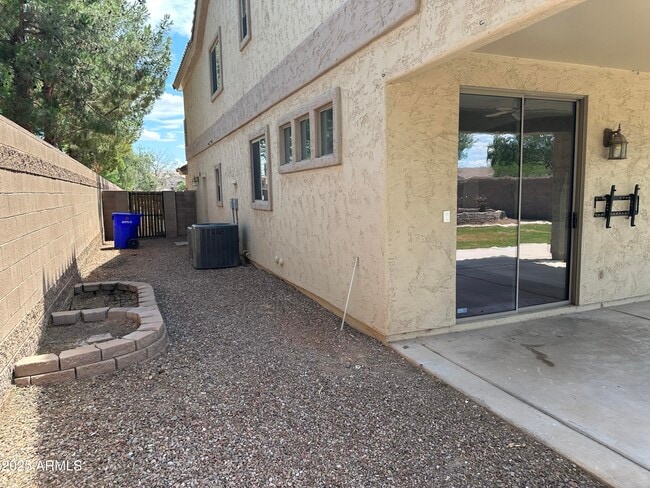 Building Photo - 200 W Flamingo Dr