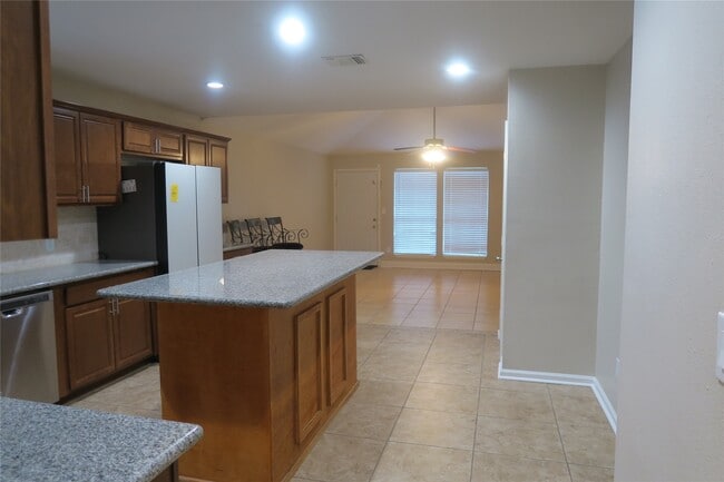 Building Photo - 1606 Quail Run