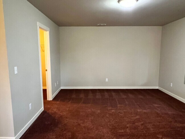 Building Photo - 3bed/2.5bath with Lofted Space at Harbor Crossing!