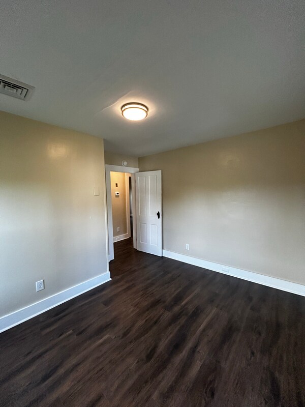 Building Photo - 417 Waverly Ave