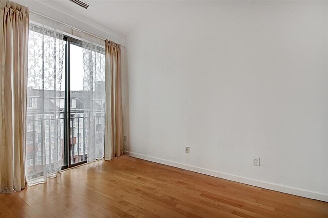 Building Photo - 26 Ave at Port Imperial