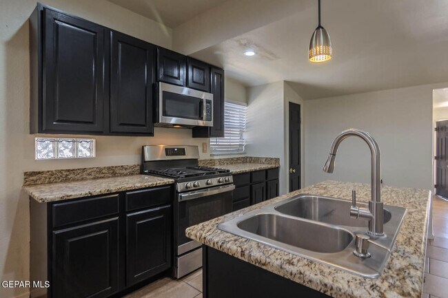 Building Photo - 3611 Yandell Dr