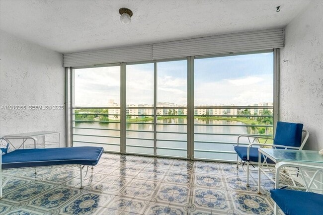 Building Photo - 141 SE 3rd Ave