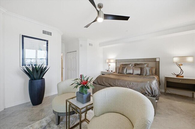 Building Photo - 10792 Tarflower Dr