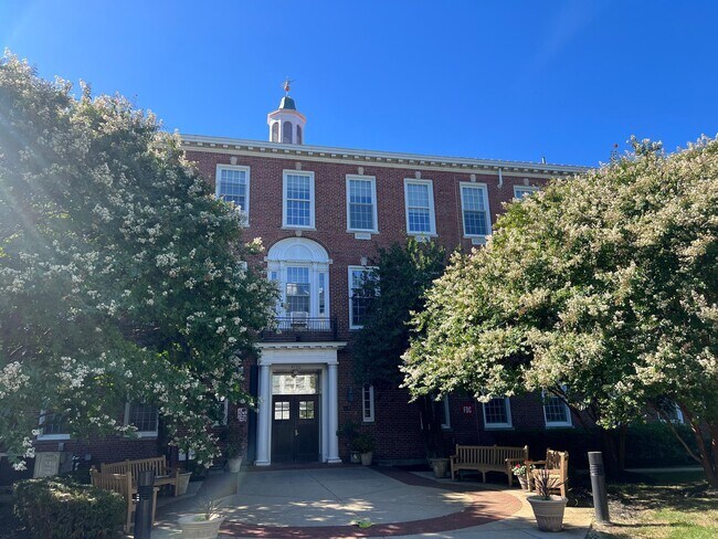 Building Photo - 4101 Albemarle St NW