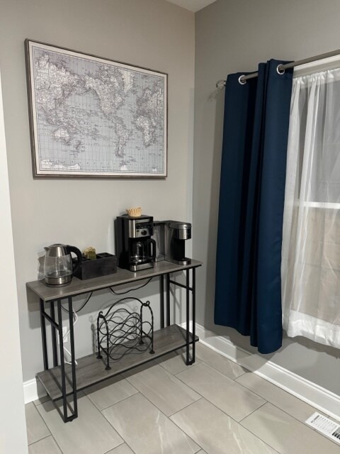 Kitchen / coffee and tea station - 228 Doane St SW