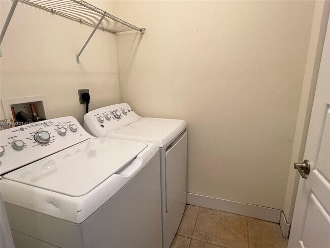 Building Photo - 15861 NW 90th Ct