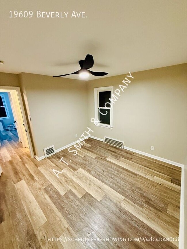 Building Photo - 19609 Beverly Ave