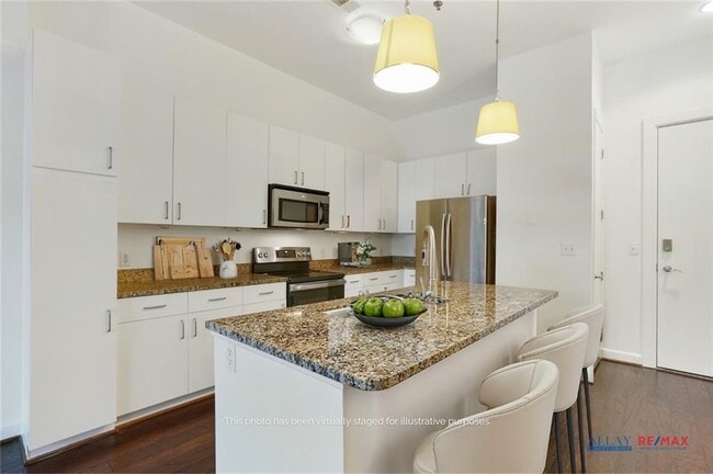 Building Photo - 711 Cosmopolitan Dr NE