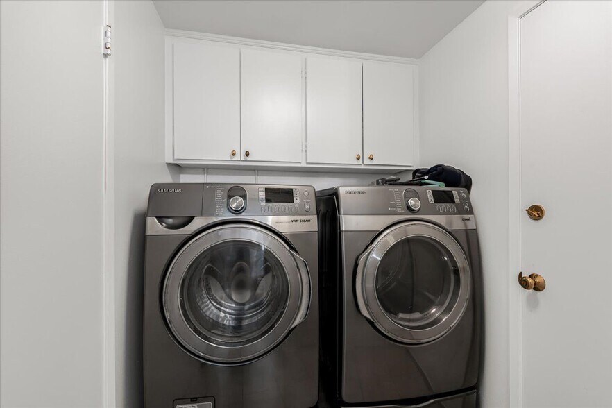 Building Photo - 327 Bethany St