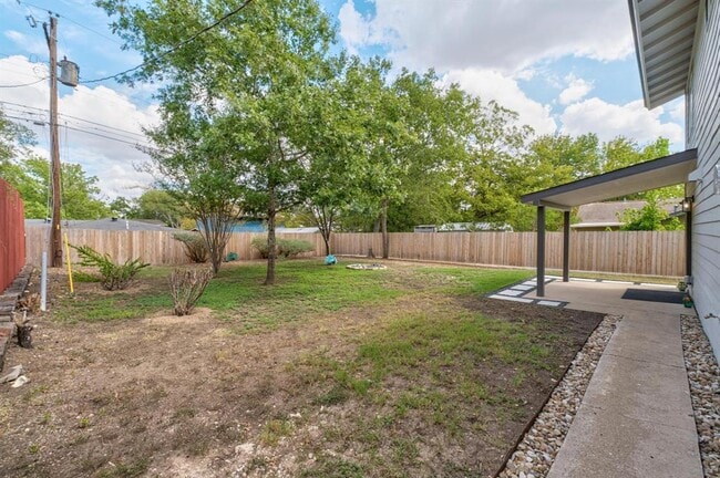 Building Photo - 500 Arbor Ln