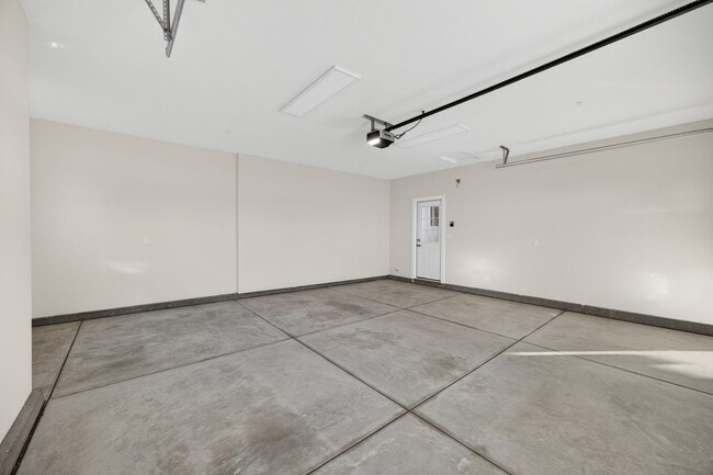Building Photo - 35622 Yosemite Ave