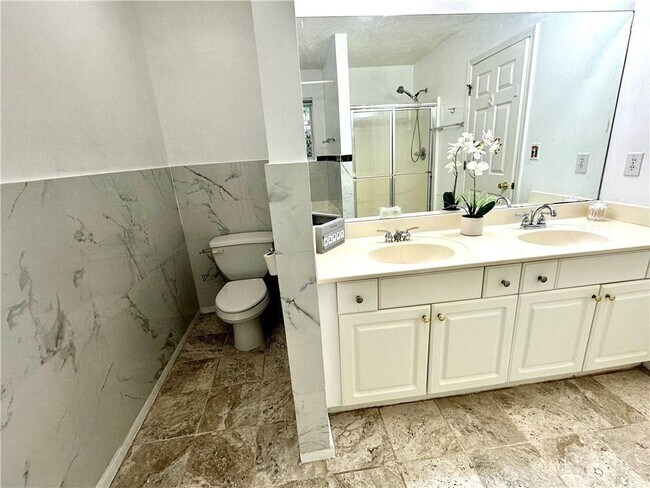 Building Photo - 575 Chandon Way