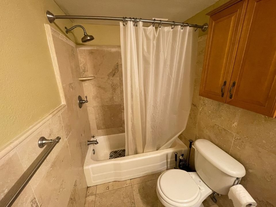 Building Photo - 405 Dunwoody St