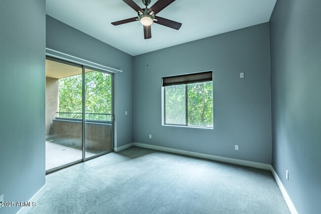 Building Photo - 945 E Playa Del Norte Dr