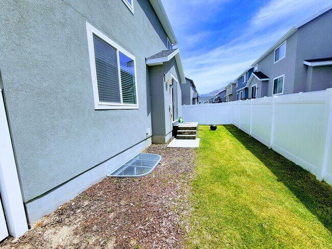 Building Photo - 1049 Albion Meadow Way