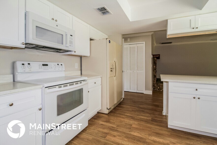 Building Photo - 1333 Sterling Oaks Dr