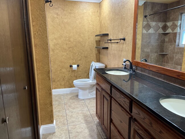 Building Photo - Beautiful 3 Bedroom Home, Zia School District!