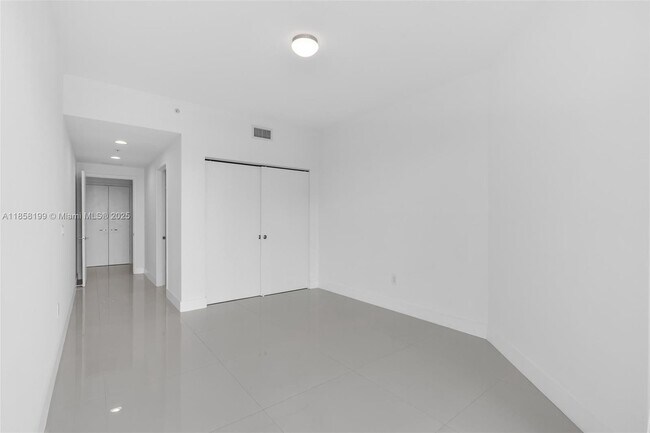 Building Photo - 17111 Biscayne Blvd
