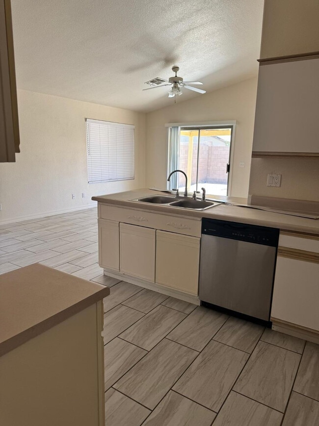 Building Photo - 8563 W Mission Ln