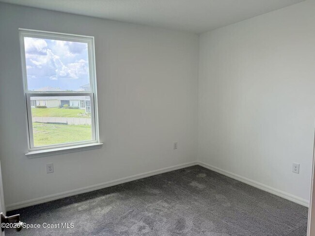 Building Photo - 856 Castleford Ave NE