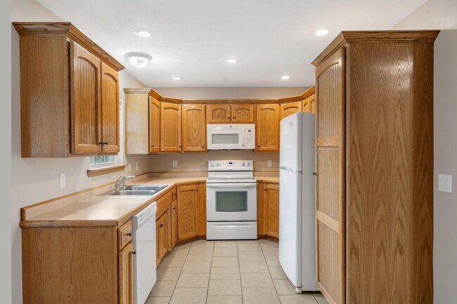 Building Photo - 719 E Watermill Cir
