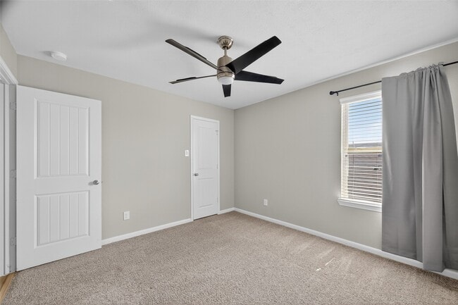 Building Photo - 718 Harvest Bluff Dr