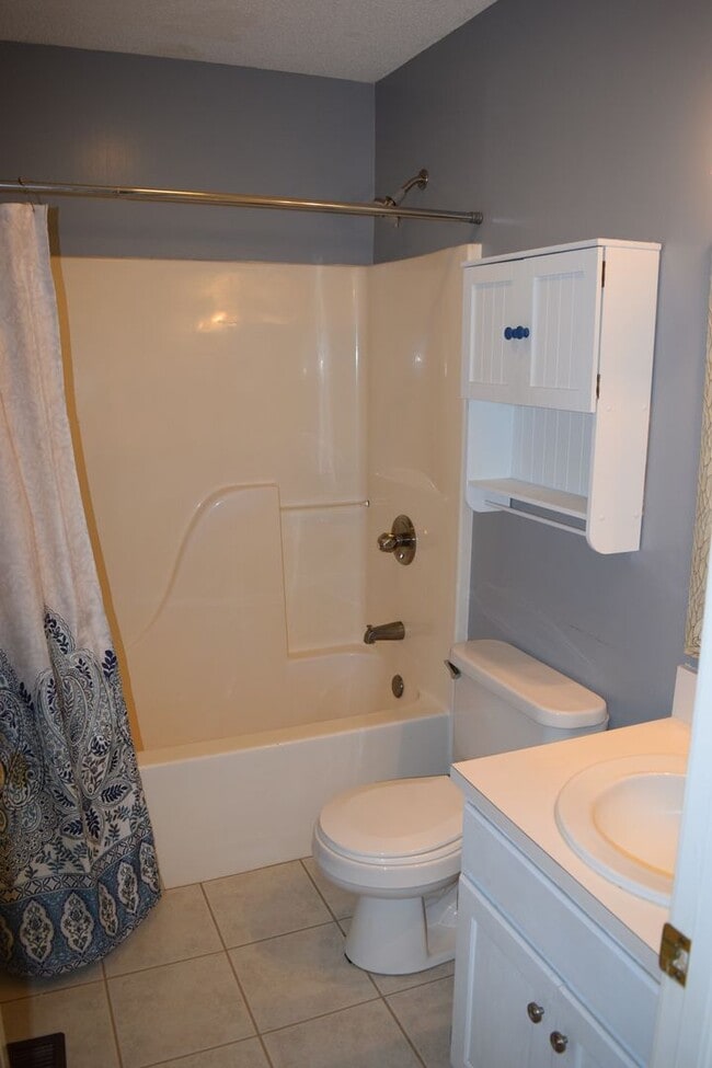 Building Photo - Spacious 3-Bedroom, 3-Bath Home with Bonus...