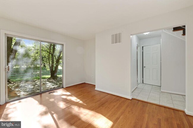 Building Photo - 8208 Gainsborough Ct W