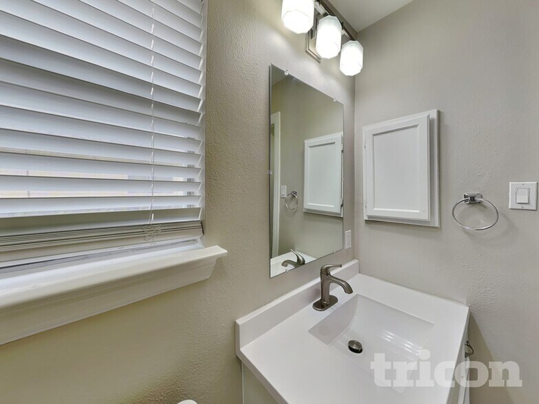 Building Photo - 20515 Forest Stream Dr