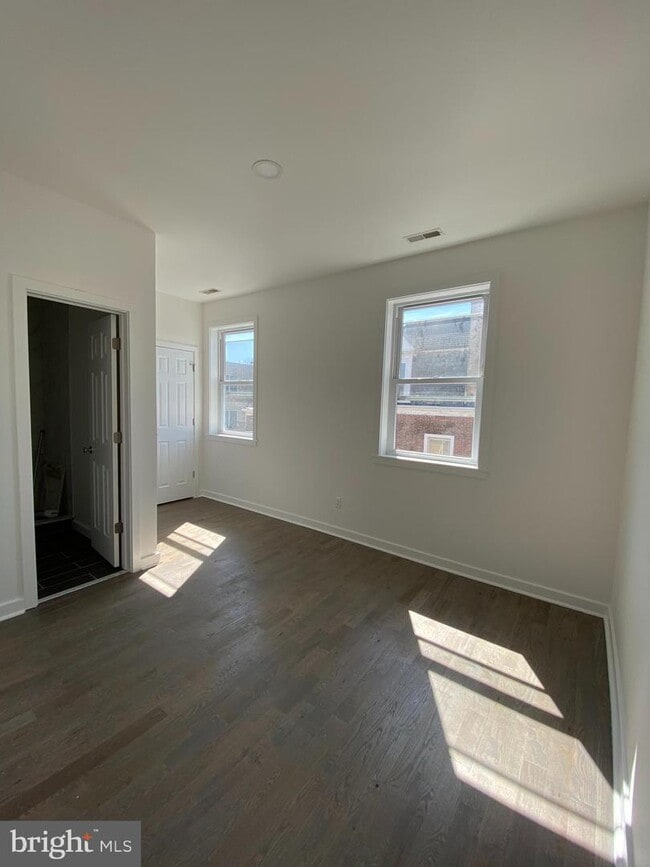Building Photo - 528 N 34th St