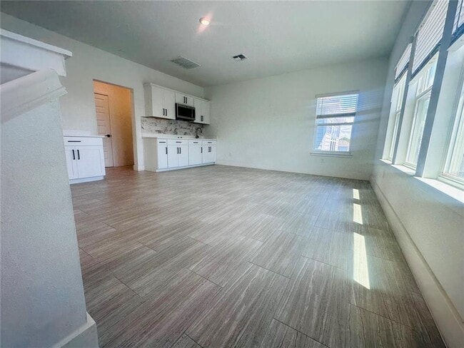 Building Photo - 15014 Lebeau Lp