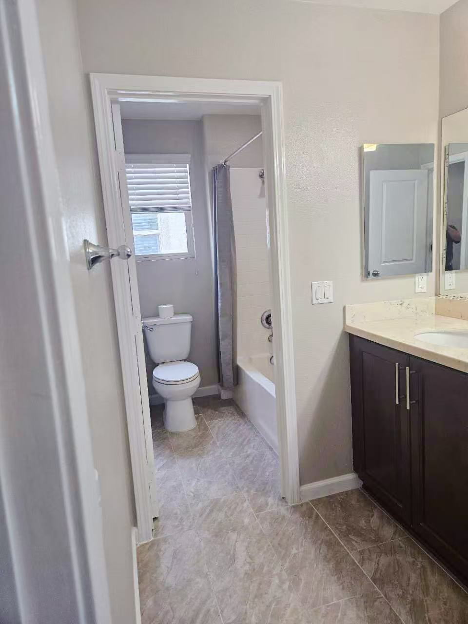 Bath#2 - 409 San Francisco Ct