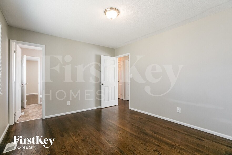 Building Photo - 2020 Belmont Blvd