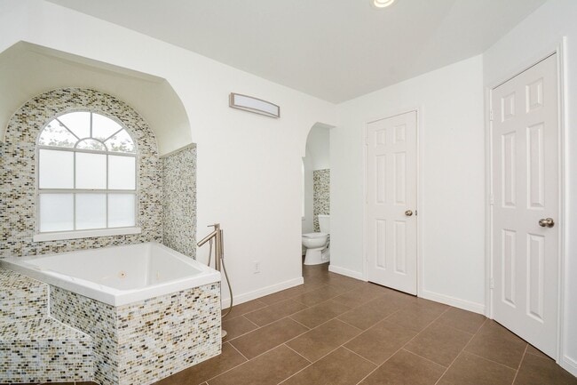 Building Photo - 2022 Fairview St