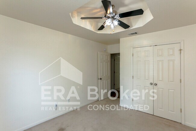 Building Photo - 2802 Southwood Dr