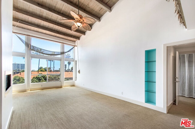 Building Photo - 2221 Ocean Ave