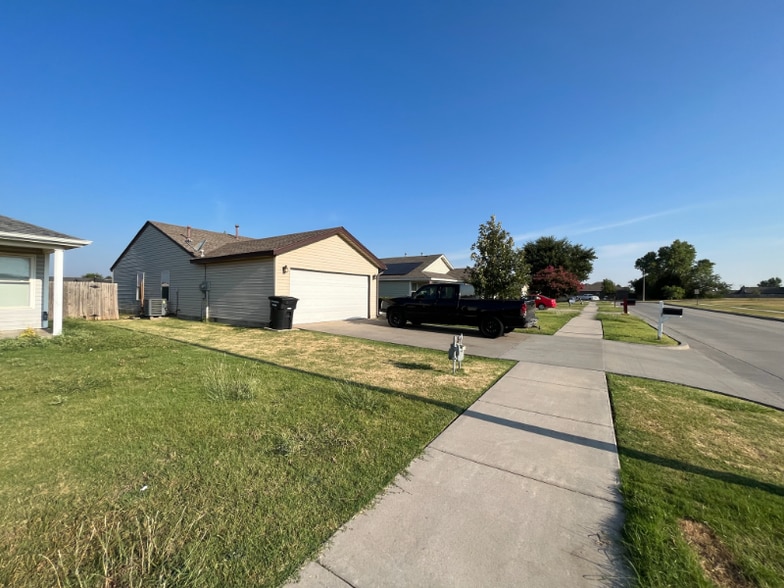 Building Photo - 1713 Eagle Dr