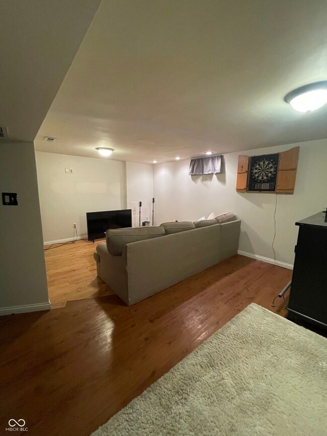 Building Photo - 924 Main St