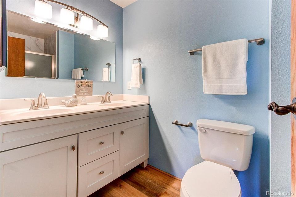 Building Photo - 1357 S Oswego Ct