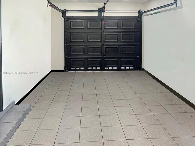Building Photo - 4611 SW 82nd Ct
