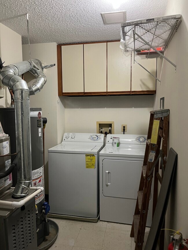 Utility_Laundry_Storage Room - 29 Amberly Ct