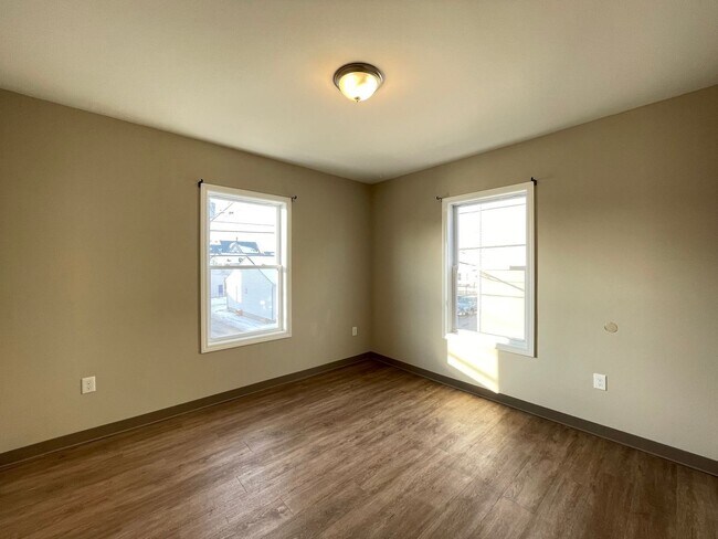 Building Photo - 463 Beech St