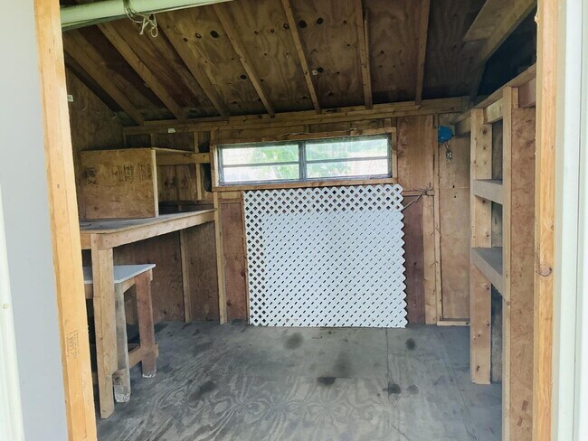 Building Photo - "Charming 3-Bedroom Home with 2 Full Baths...