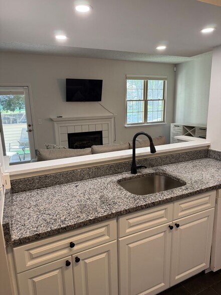 Building Photo - 136 Monmouth Way