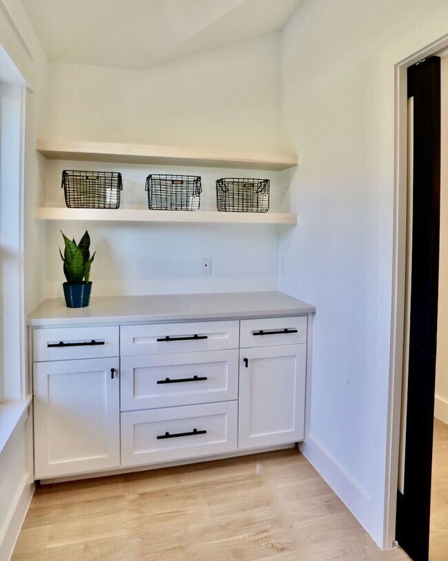 Building Photo - Executive Lease Near Preston Hollow  - Chef's Kitchen, Gated Drive & Spacious Patio