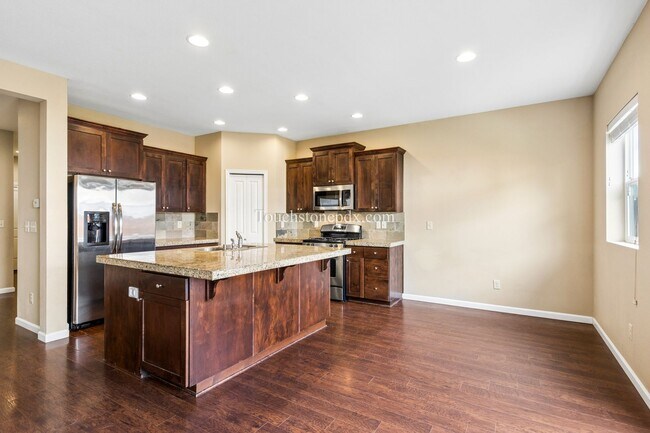 Building Photo - Spacious 4 BR 2.5 BA Home in Damascus